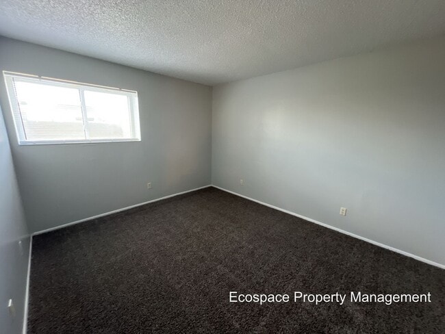 Building Photo - 2 Bedroom 1 Bathroom Garden Level Apartment in Aurora