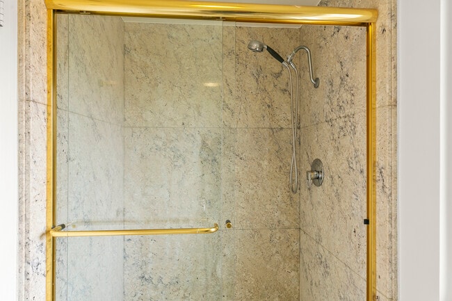 Building Photo - 2957 Seaview Ave