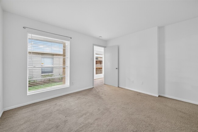 Building Photo - 4404 Basswood Ln