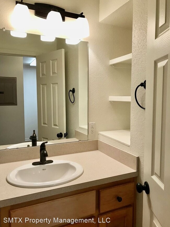 Building Photo - 1249 N LBJ Dr