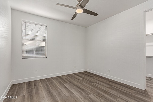 Building Photo - 18455 W Sandlewood Dr