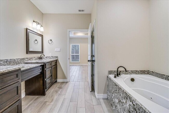Building Photo - 6537 Paddington Dr
