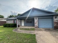 Building Photo - Charming 2-bedroom, 1-bathroom house in Russellville