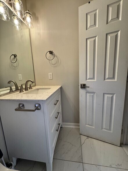 Building Photo - 104 Hamlin Dr