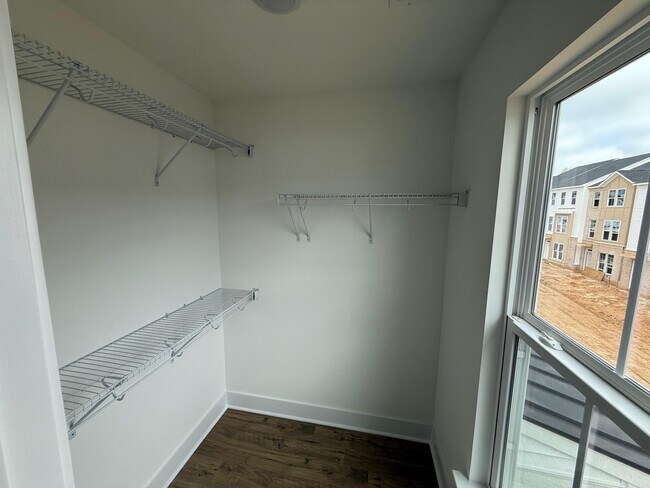 Building Photo - 15354 Oasis Sun Aly