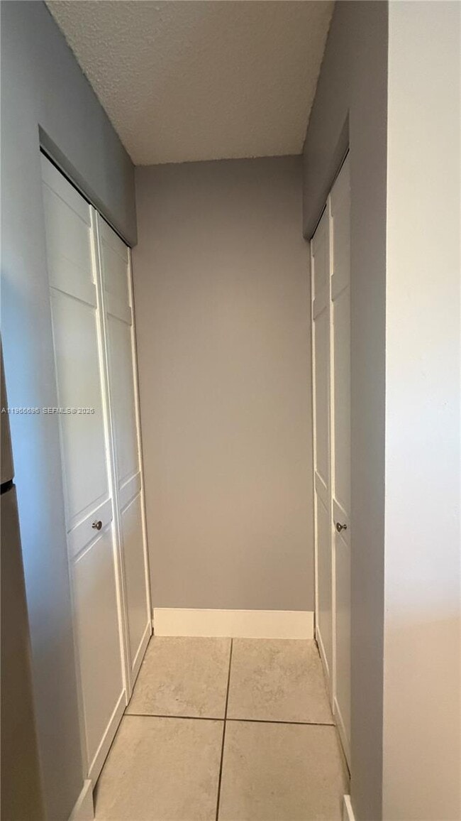 Building Photo - 530 S Park Rd