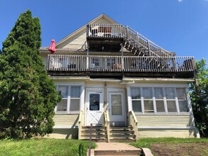 Building Photo - 1137-1139 University Ave W