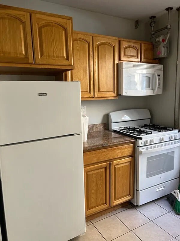 Building Photo - 428 E 116th St