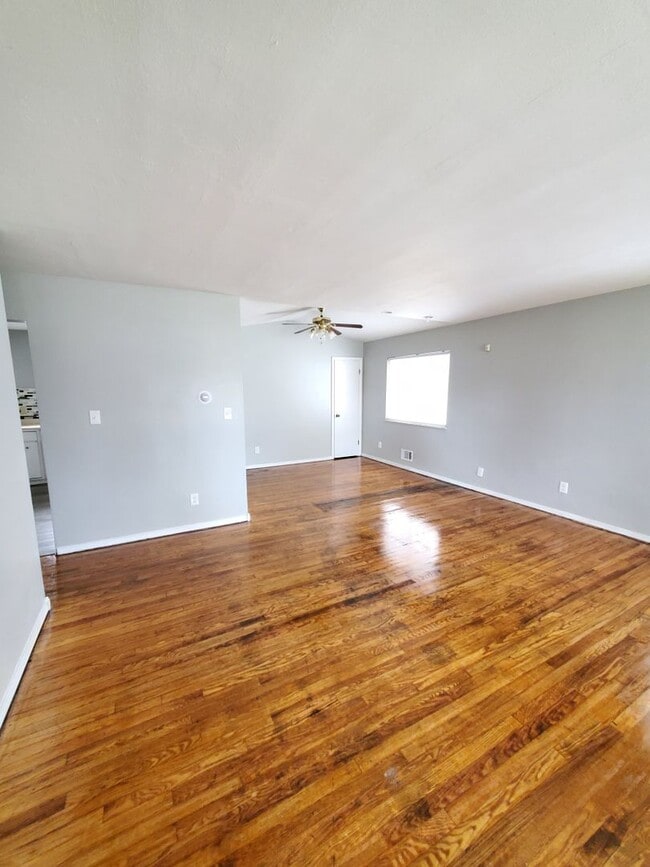 Building Photo - 3 BEDROOM SINGLE FAMILY HOME