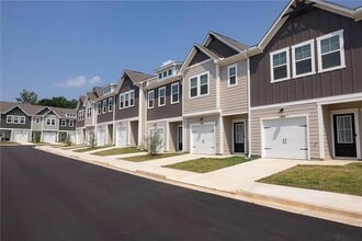 Building Photo - 622 Shallowford Rd