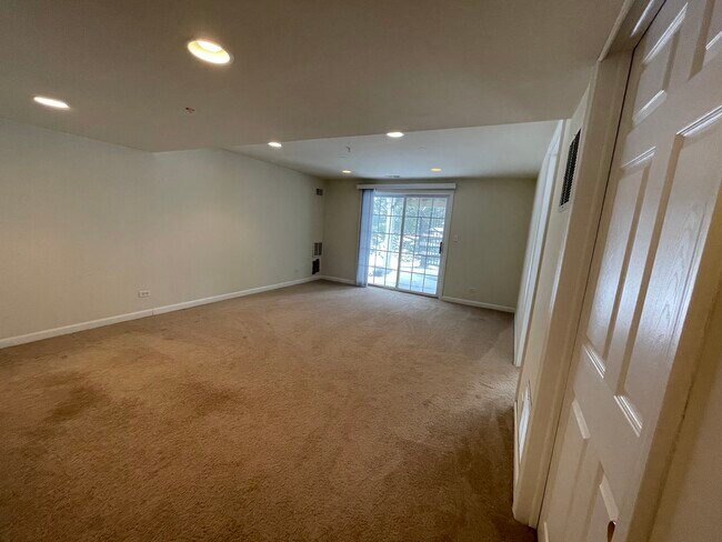 Building Photo - 857 Stuarts Dr