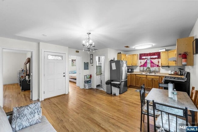 Building Photo - 360 Gorge Rd