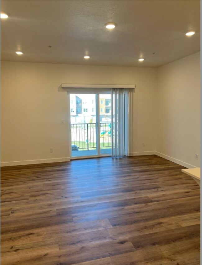 Building Photo - 2342 E 830 S
