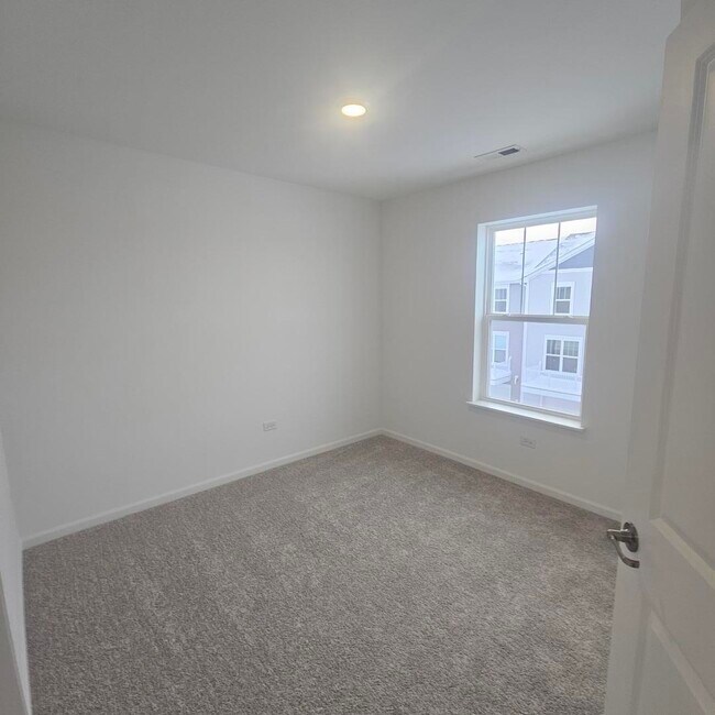 Building Photo - 233 Settlers Pl