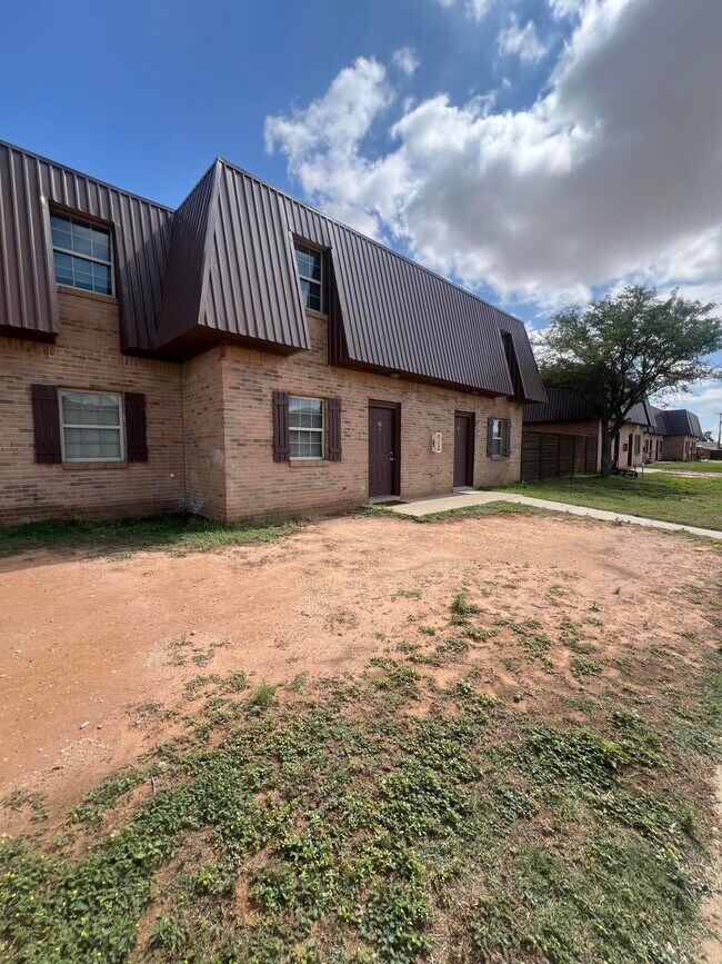 Primary Photo - 400 N Cedar Ave