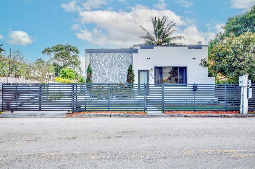 Primary Photo - 2126 NW 3rd St