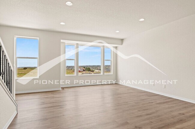 Building Photo - Modern 3-Bed + Office. Multi-Level Townhou...