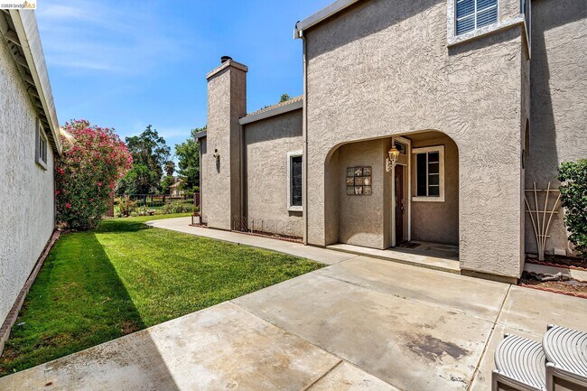 Building Photo - 2451 Cherry Hills Dr