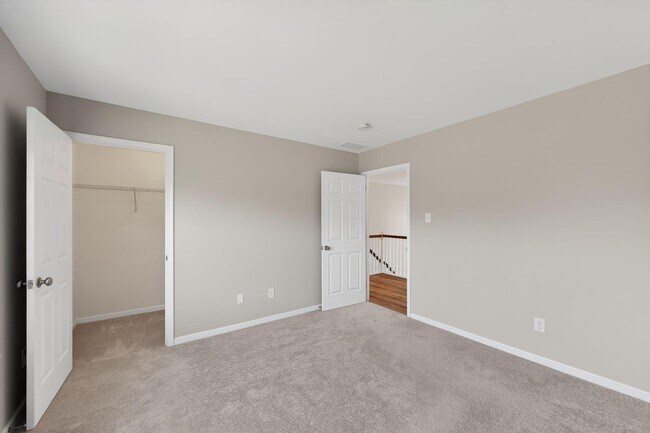 Building Photo - 208 Liberty Cir