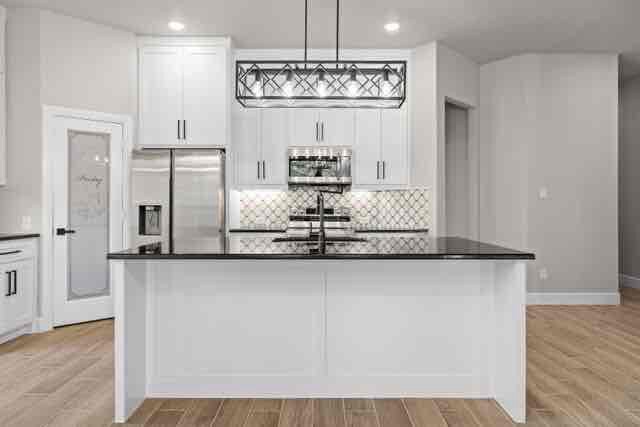 Building Photo - 130 W 5th St