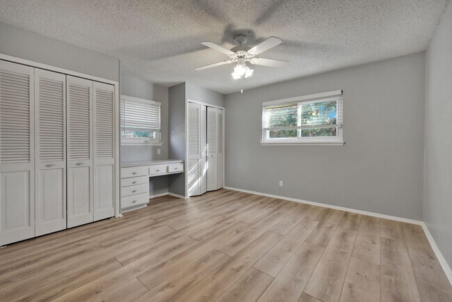Building Photo - Beautiful home available in Castle Hills!