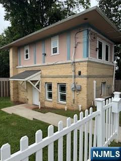 Primary Photo - 336 Westfield Ave W