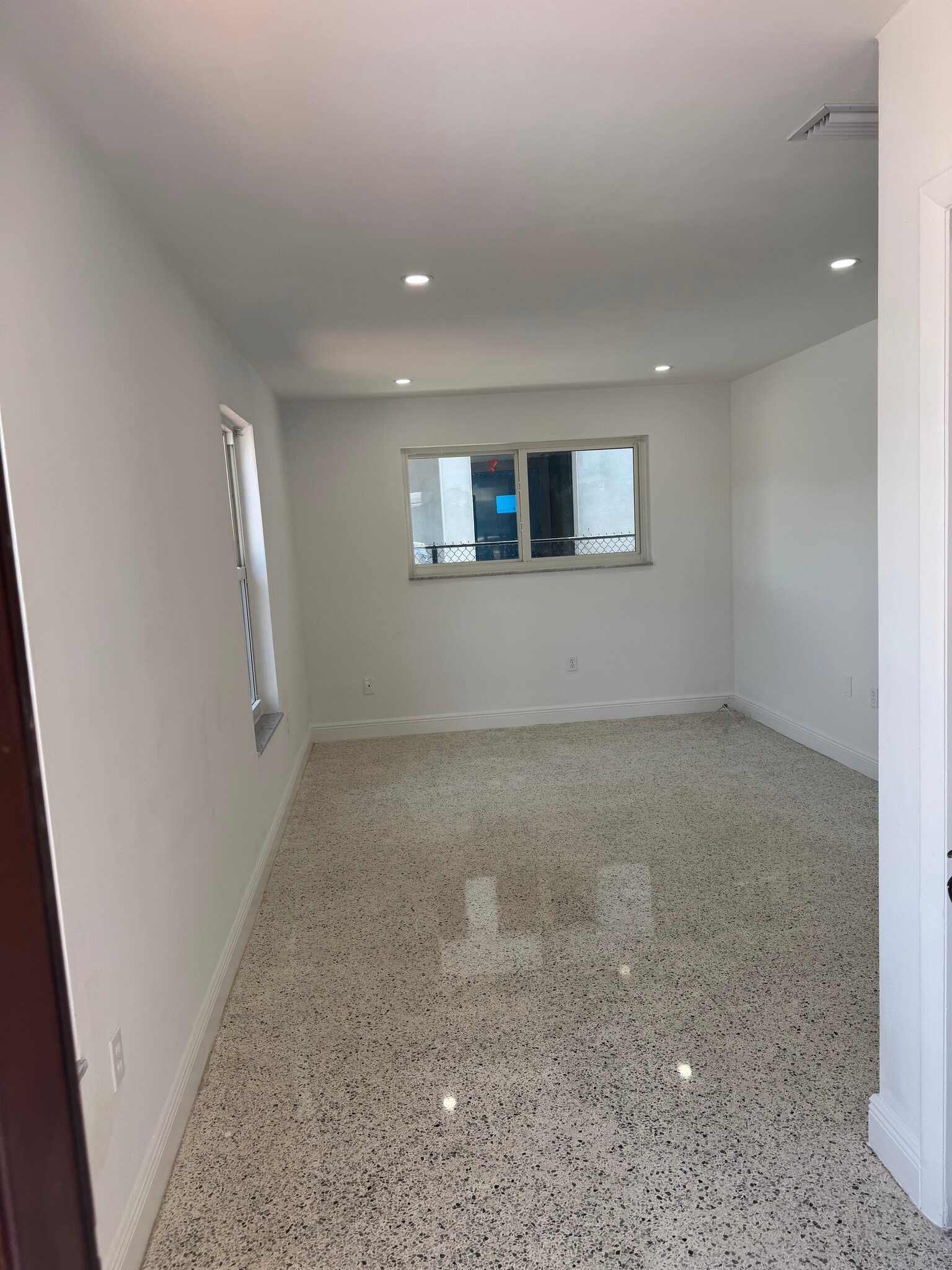 Living room - 2620 SW 17th St