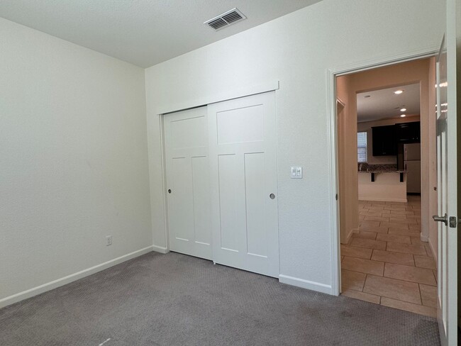 Building Photo - West Roseville home with solar - avail 5/15