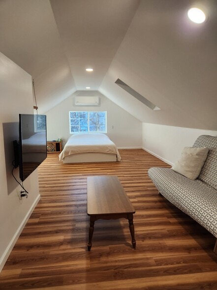 Building Photo - 21 Roberta Rd