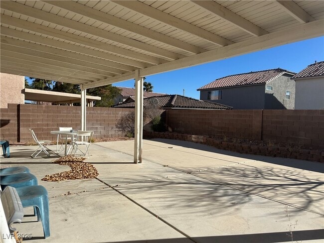 Building Photo - 8901 Kingswood Dr