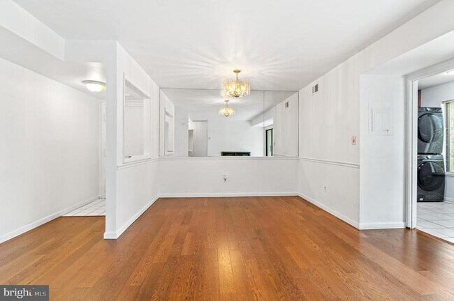 Building Photo - 5482 Cedar Ln