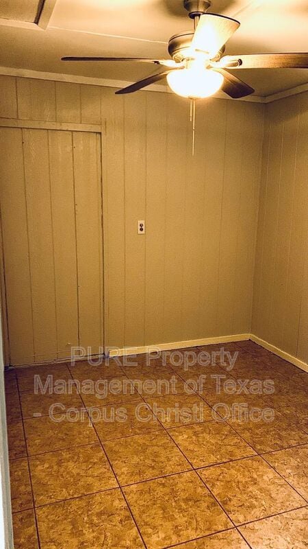 Building Photo - 2810 Carver Dr
