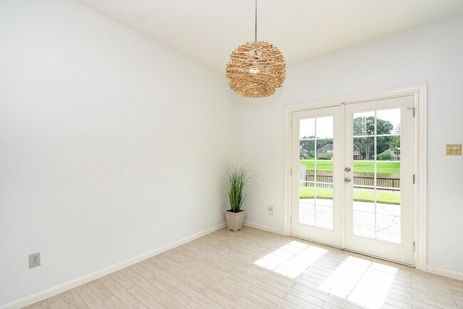 Building Photo - 1231 Creekford Cir