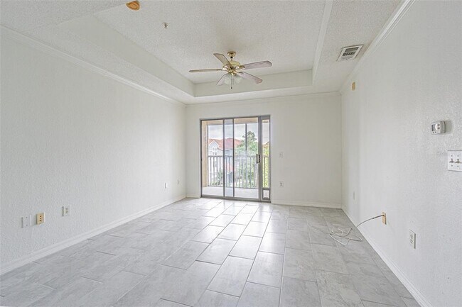 Building Photo - 18001 Richmond Pl Dr