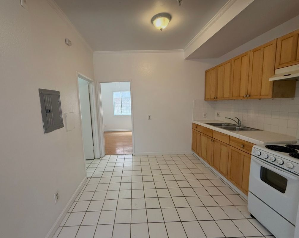 Building Photo - 1816 N Gramercy Pl