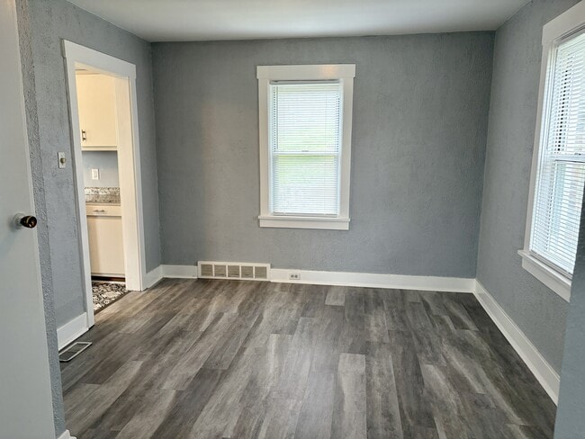 Building Photo - 2807 Homehurst Ave