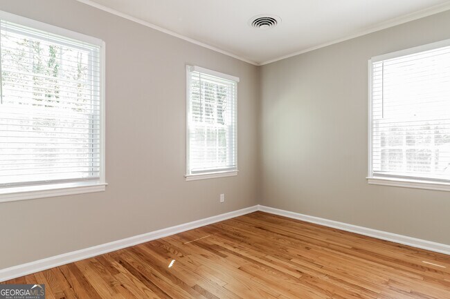 Building Photo - 1666 Greenbrook Dr