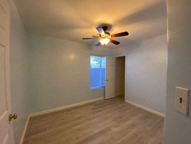 Building Photo - Adorable Home in NW Bakersfield