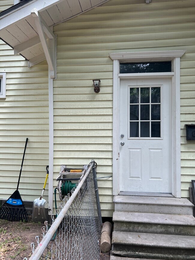 Building Photo - 352 East Dr
