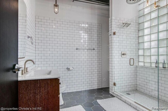 Building Photo - 1535 Sixth St