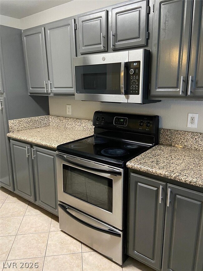 Building Photo - 5055 W Hacienda Ave