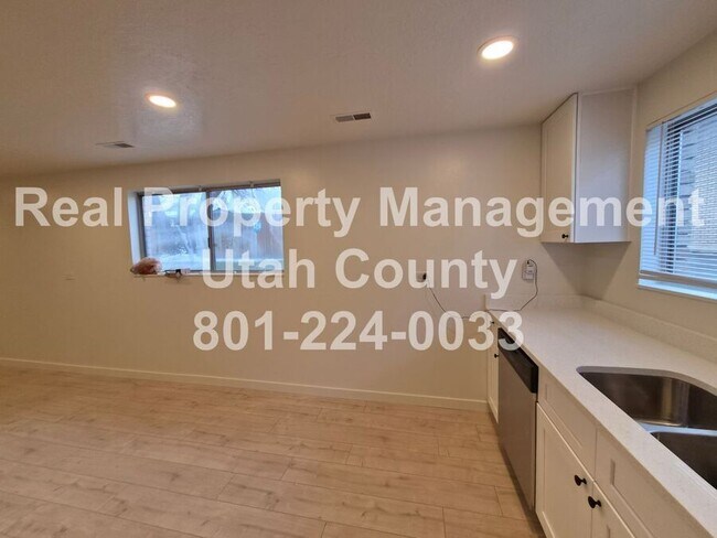 Building Photo - 1146 W 100 N