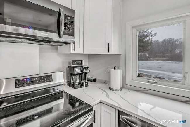 Building Photo - 110 Grenelle St