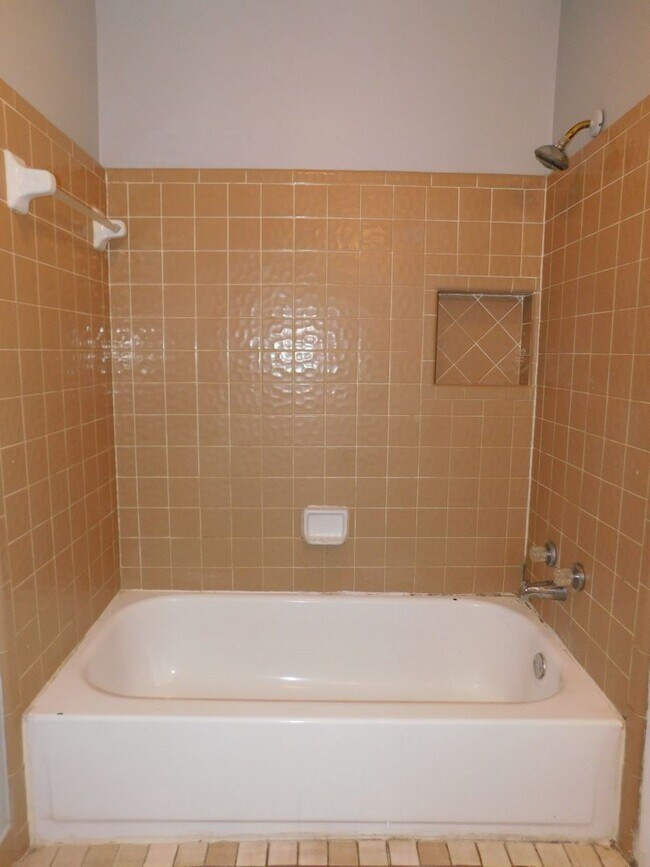 Building Photo - 507 NW 34th Ter