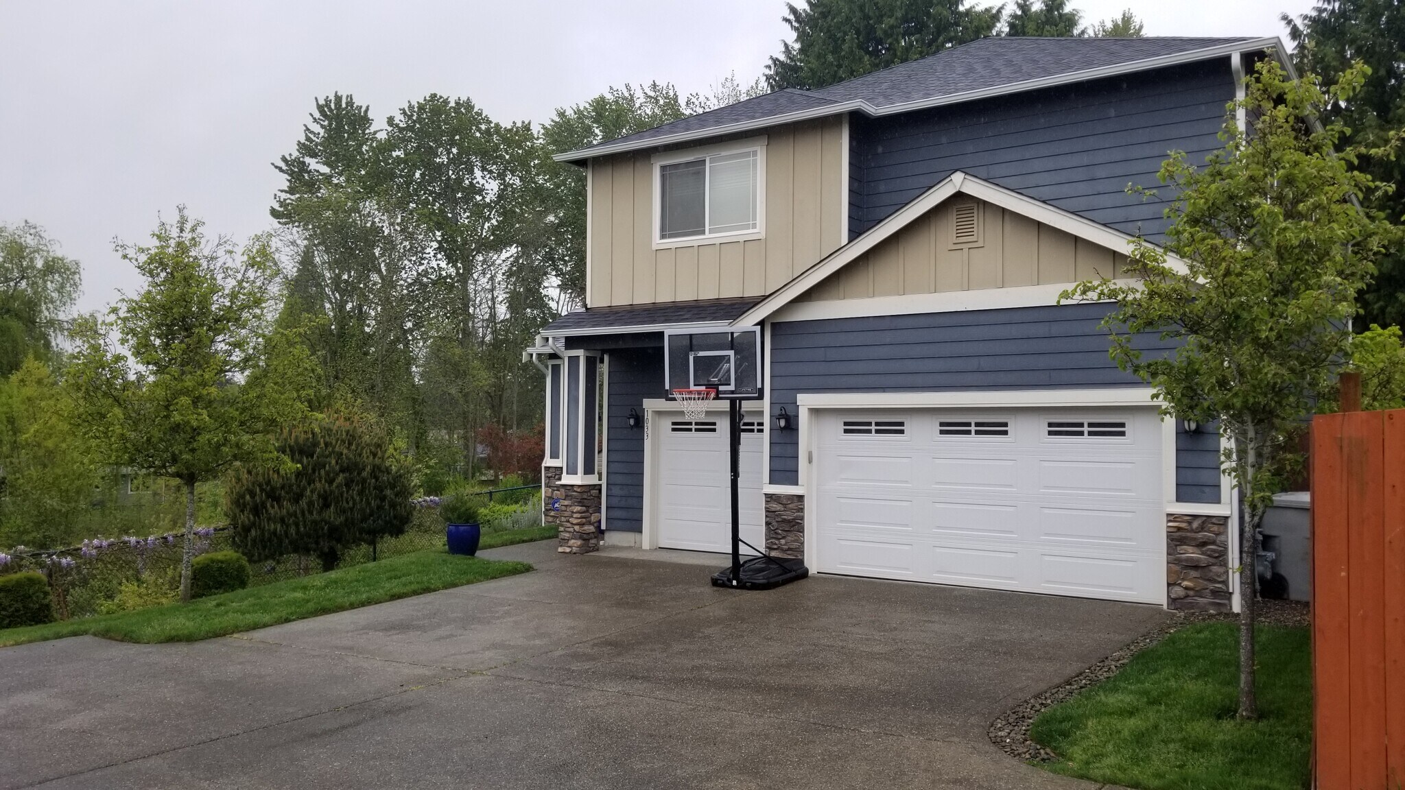 Building Photo - 1033 Chelan Ave NE