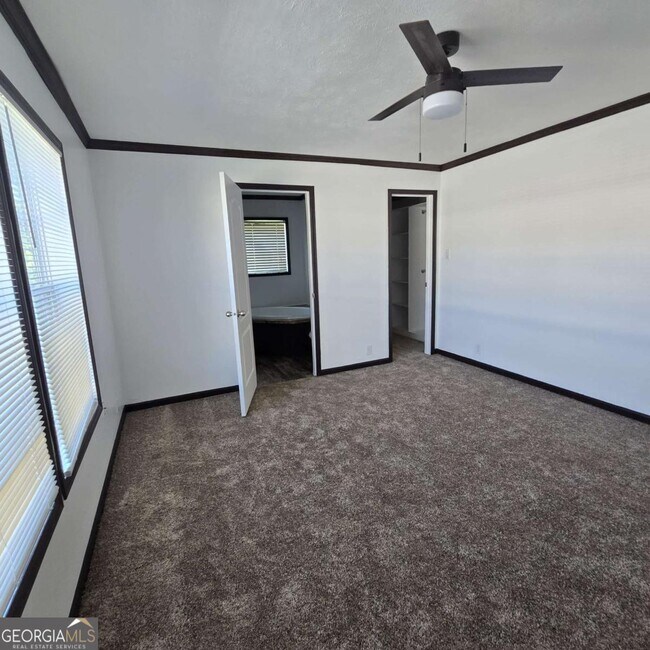 Building Photo - 51 E Cardinal Ln