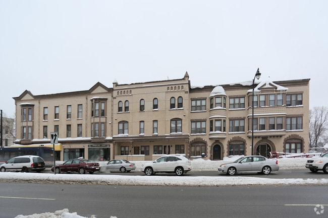 Building Photo - Lake Ravine Apartments
