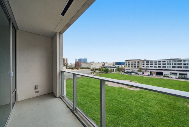 Building Photo - 2047 Westcreek Ln