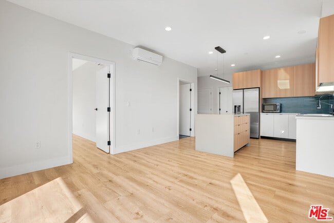 Building Photo - 5813 Lexington Ave