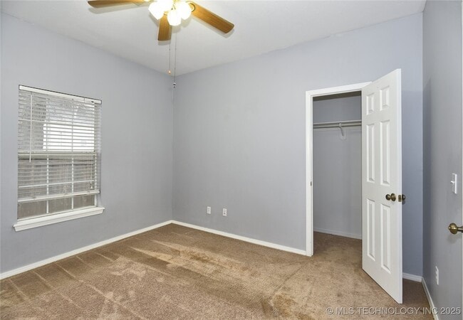 Building Photo - 319 S Gillette Ave